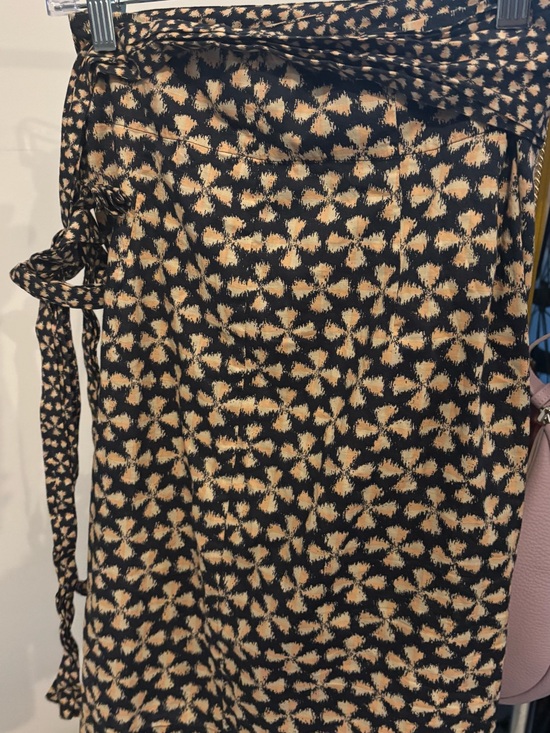 ba&sh Dresses & Skirts - ba&sh Black and Beige Floral-Tonal Print Wrap Skirt Womens Size S, ba&sh size 1